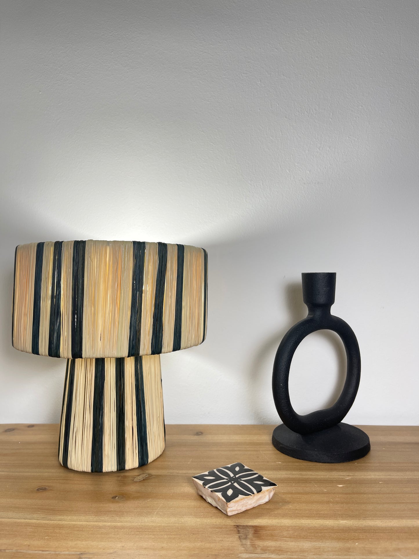 Lámpara pequeña NOUR negra