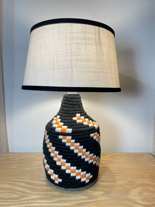 Lámpara BELDI negra y naranja